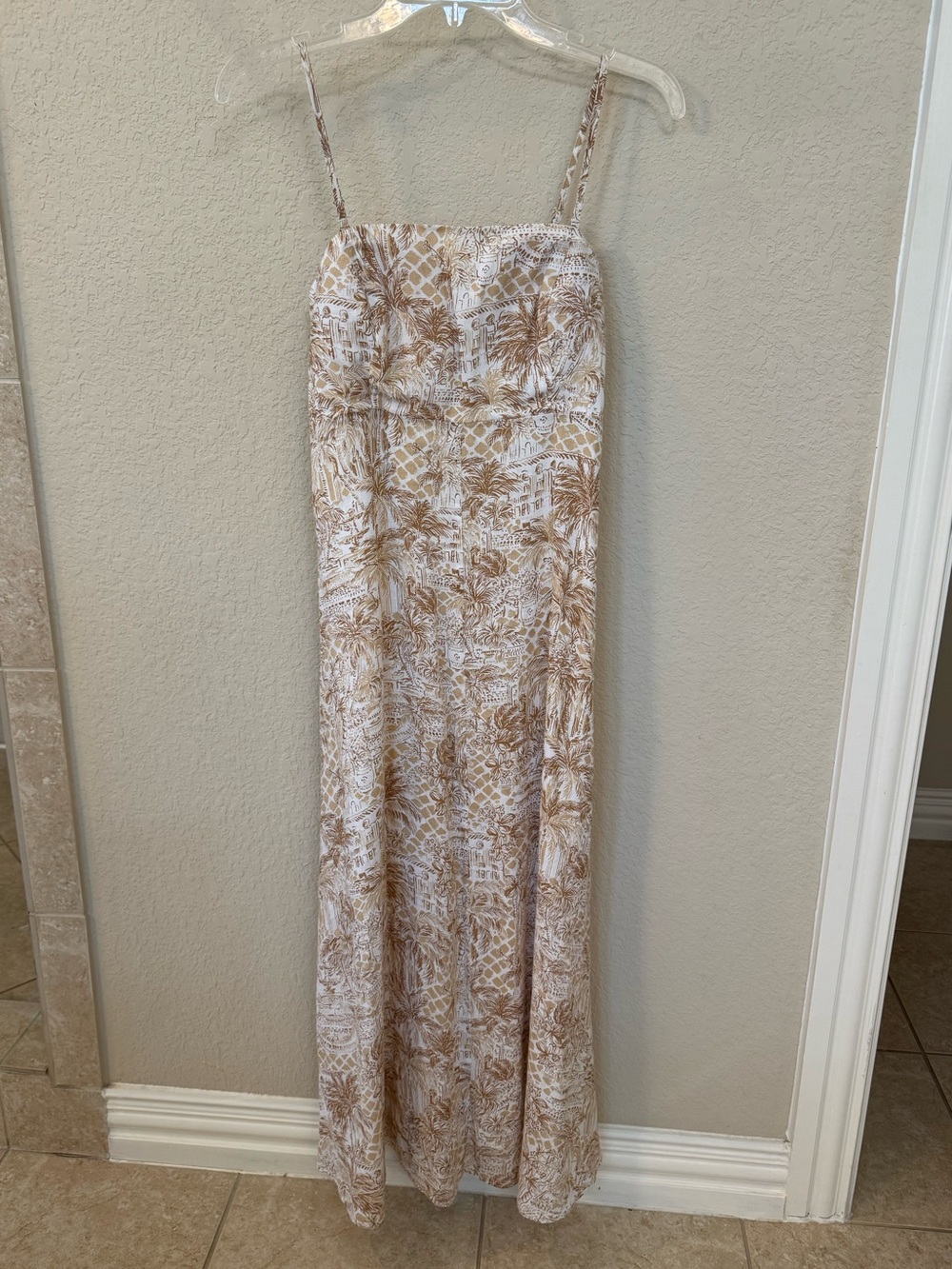 Lilly Pulitzer Tan & Cream, Palm-Print Spaghetti Strap,  Lined Maxi Dress. Sz 4.